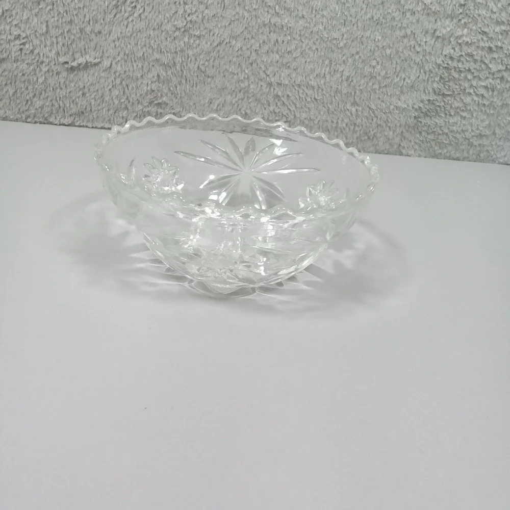Vintage Clear Cut Glass Starburst Floral Bowl Scalloped Rim 5.5 Inch Candy Dish‎